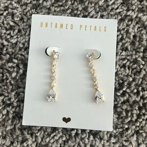 Untamed Petals Earrings - Brand New